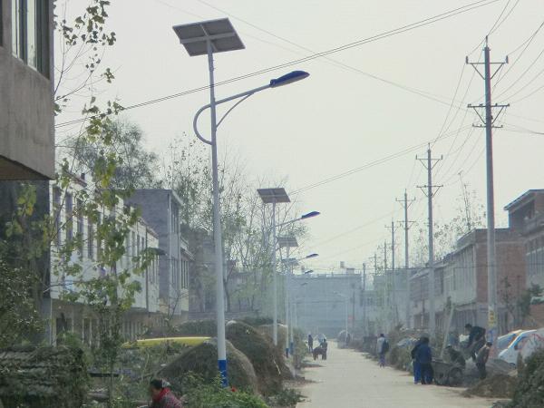 保定市容城县西关村6米LED太阳能路灯